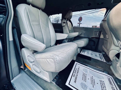 2013 Toyota Sienna XLE Mobility 7-Passenger