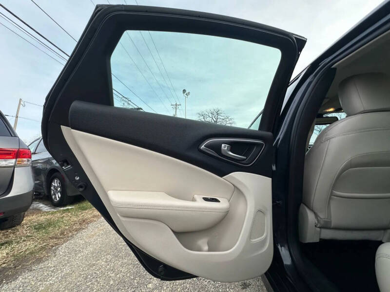 2016 Chrysler 200 Limited Platinum