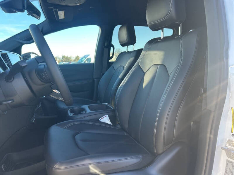 2026 Chrysler Voyager LX