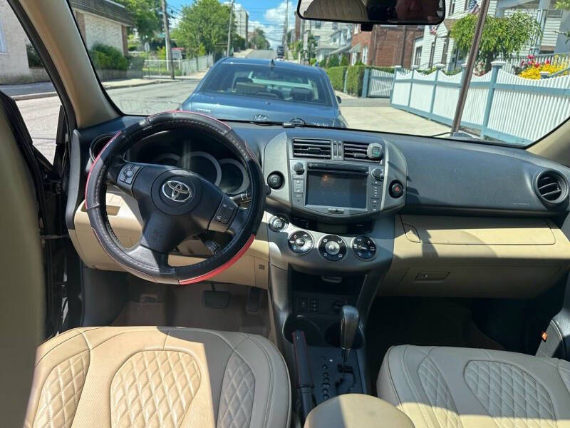 2011 Toyota RAV4 Limited photo 14