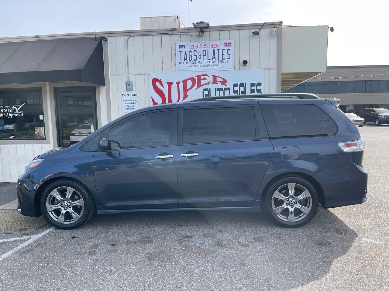 2018 Toyota Sienna for sale at Super Auto Sales Modesto in Modesto, CA