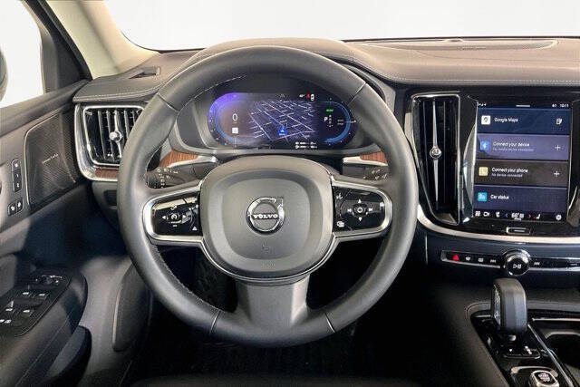 2024 Volvo S60 Recharge T8 Ultimate Dark Theme