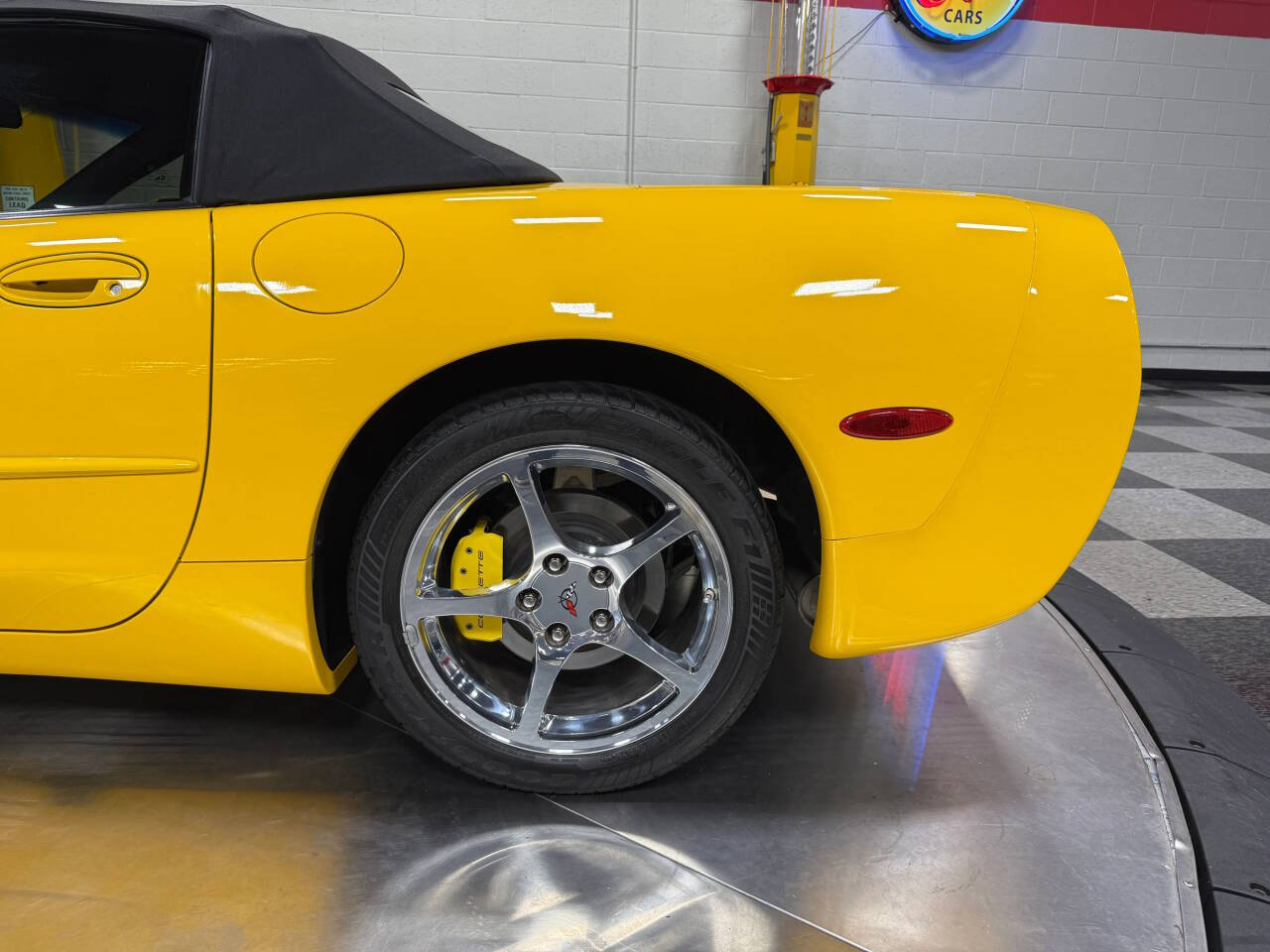 2004 Chevrolet Corvette 28