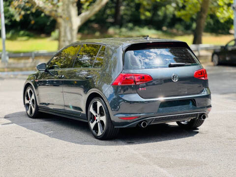 2017 Volkswagen Golf GTI Sport
