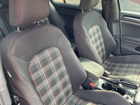 2017 Volkswagen Golf GTI SE