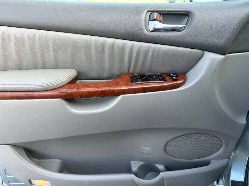 2004 Toyota Sienna XLE 7 Passenger