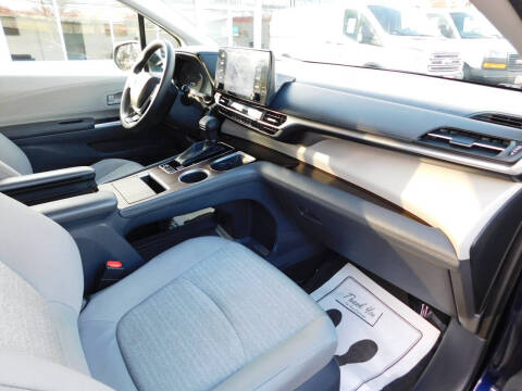 2021 Toyota Sienna LE 8-Passenger