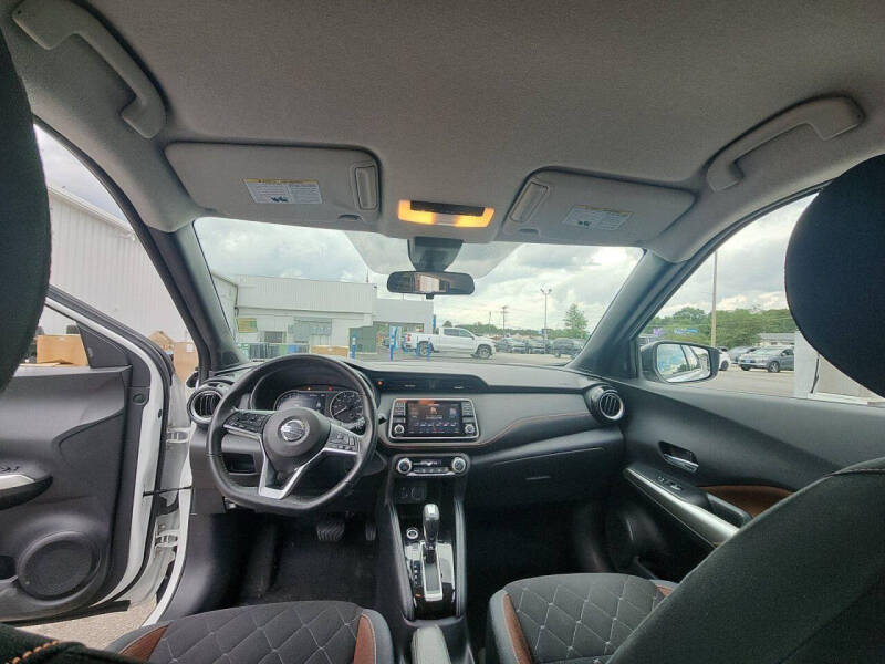 2020 Nissan Kicks SR