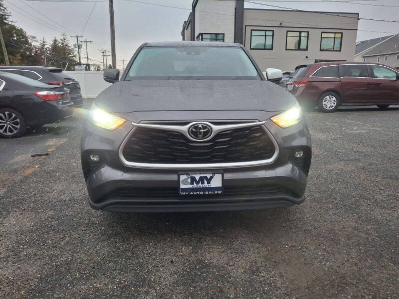 2022 Toyota Highlander LE