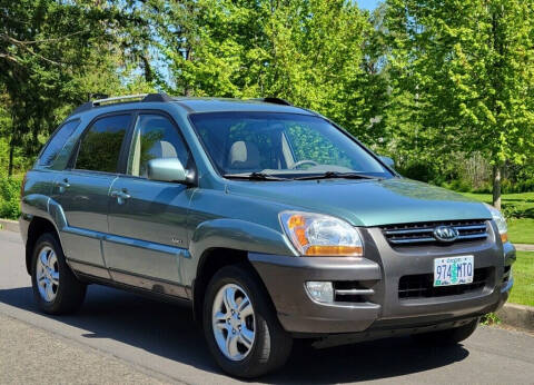 2005 Kia Sportage for sale at CLEAR CHOICE AUTOMOTIVE in Milwaukie OR