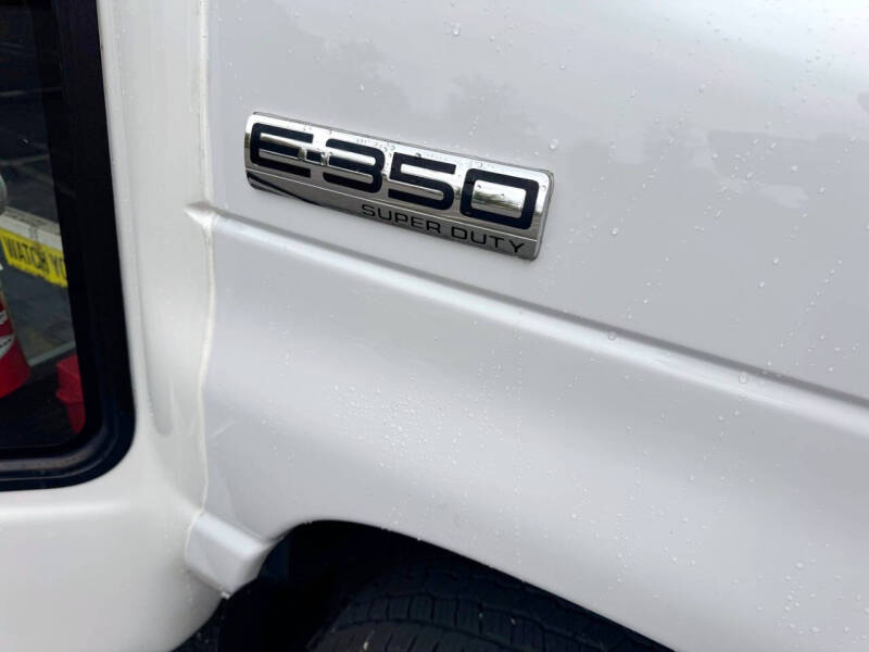 2022 Ford E-350