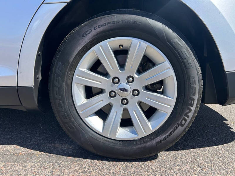 2011 Ford Taurus SE