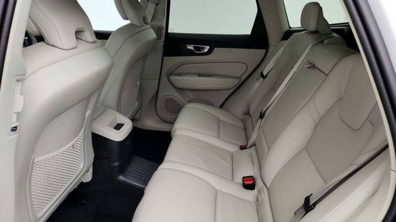 2024 Volvo XC60 Recharge T8 Plus Dark Theme