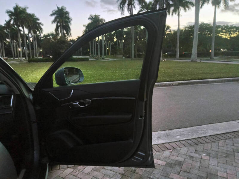 2020 Volvo XC90 T5 Momentum