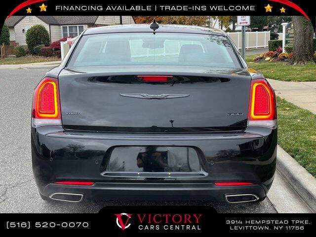 2023 Chrysler 300 Touring L