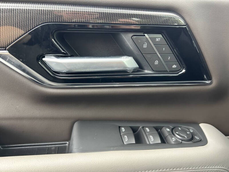 2025 GMC Yukon Elevation