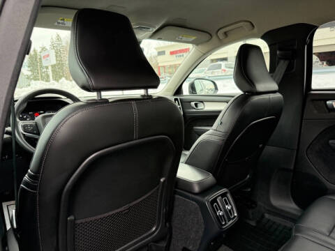 2022 Volvo XC40 T5 Momentum