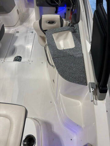 2018 Chaparral 244