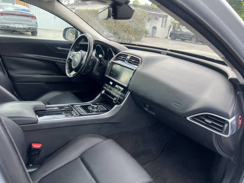 2019 Jaguar XE 25t Premium