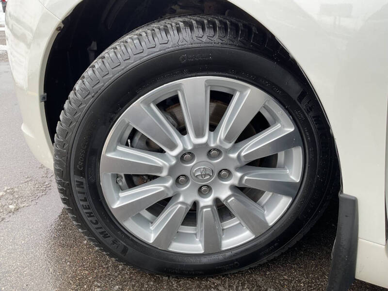 2017 Toyota Sienna Limited Premium 7-Passenger