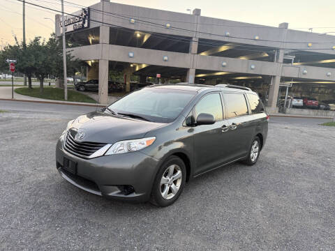 2013 Toyota Sienna LE 8-Passenger
