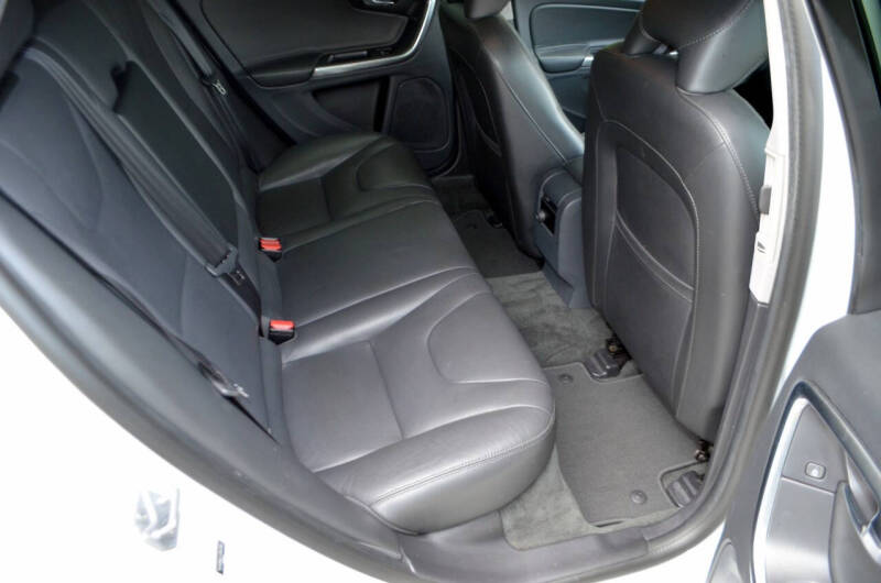 2018 Volvo V60 Cross Country T5 Premier