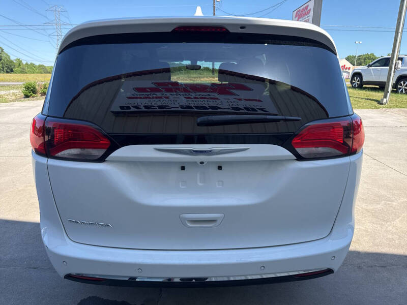 2020 Chrysler Pacifica Touring L