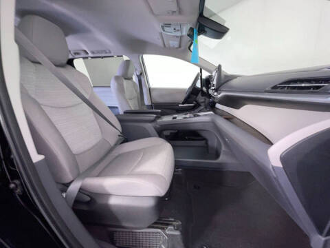 2023 Toyota Sienna LE 8-Passenger
