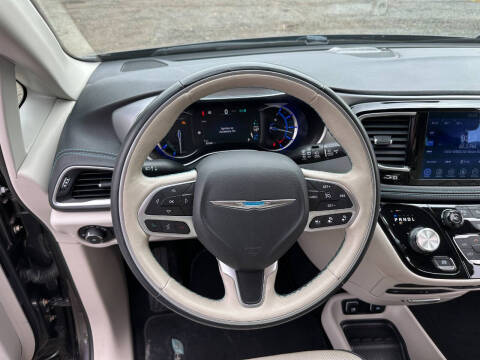 2017 Chrysler Pacifica Hybrid Platinum