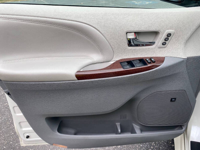 2012 Toyota Sienna Limited 7-Passenger