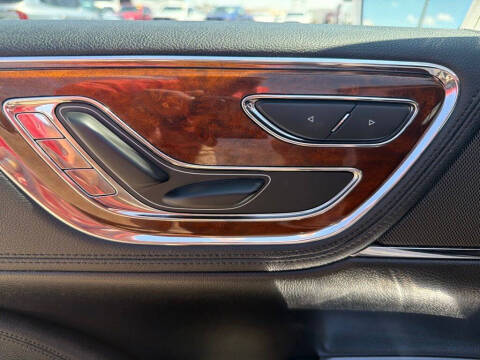 2017 Lincoln Continental Select