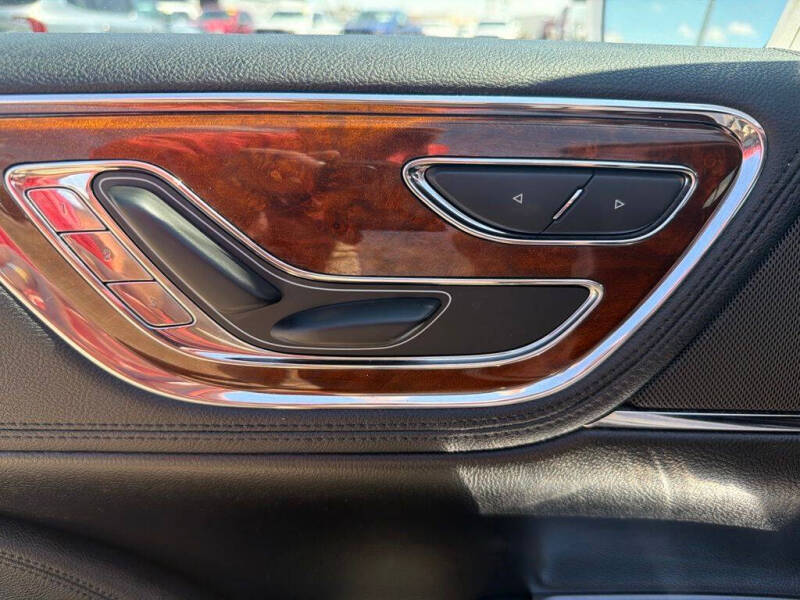 2017 Lincoln Continental Select