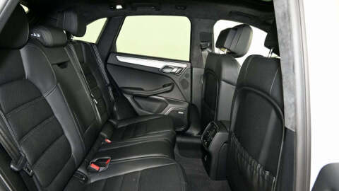 2021 Porsche Macan Turbo