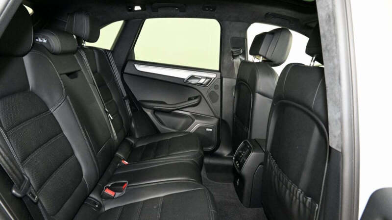 2021 Porsche Macan Turbo