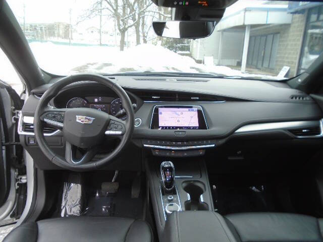 2022 Cadillac XT4 Premium Luxury