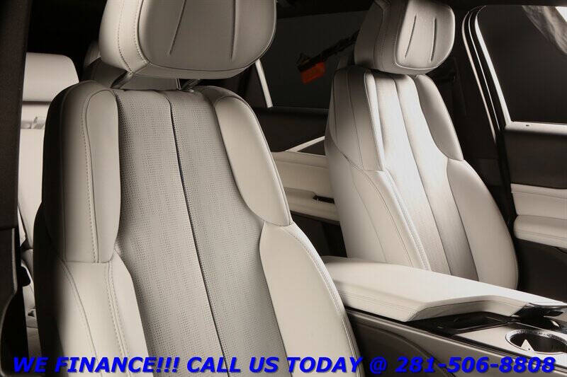 2024 Cadillac LYRIQ Luxury 1