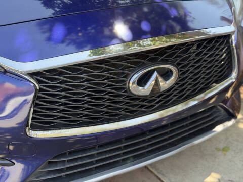 2017 Infiniti QX30 Premium