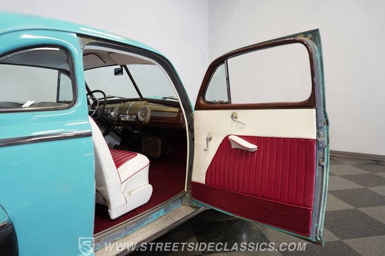 1948 Ford Deluxe