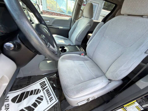 2016 Toyota Sienna LE 8-Passenger