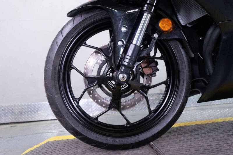2023 Yamaha YZF-R3 ABS