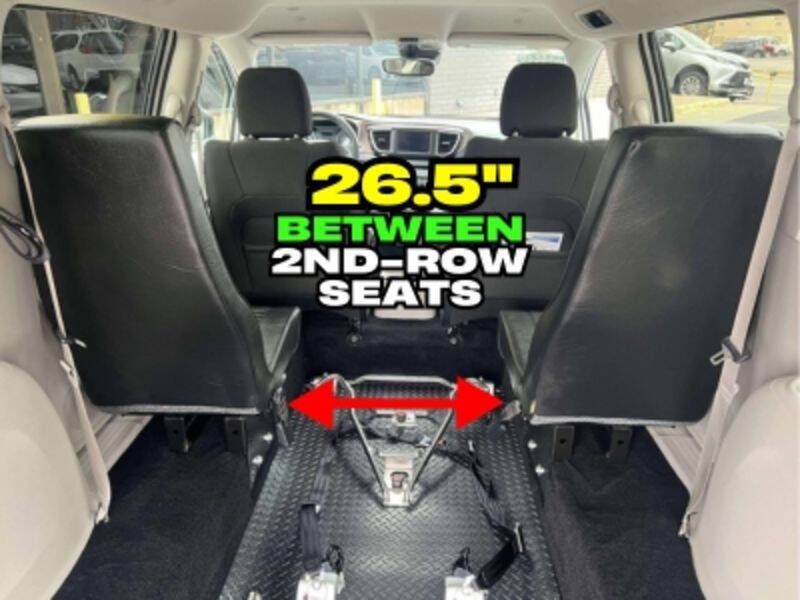 2024 Chrysler Voyager LX