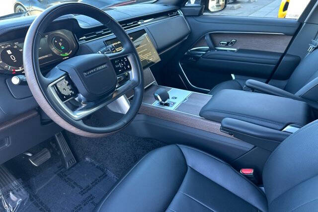 2025 Land Rover Range Rover P550e Autobiography
