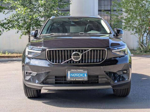 2025 Volvo XC40 B5 Plus Bright Theme