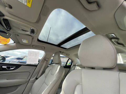 2021 Volvo S60 T5 Momentum