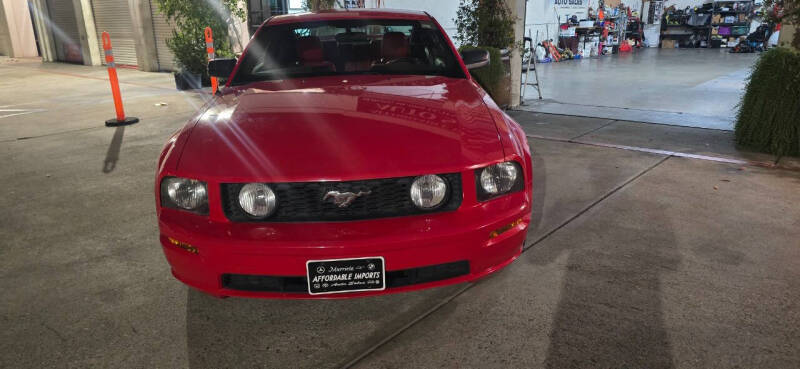 2005 Ford Mustang GT Deluxe