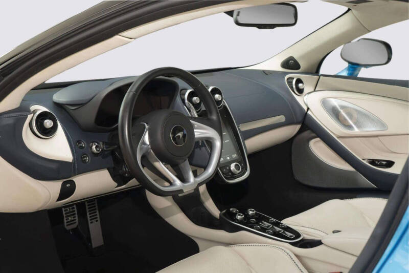 2023 McLaren GT