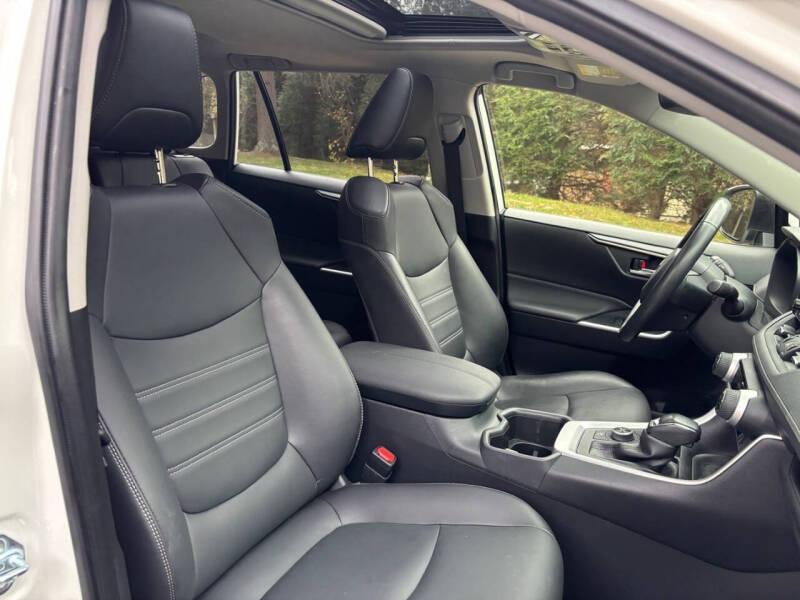 2022 Toyota RAV4 Hybrid XLE Premium