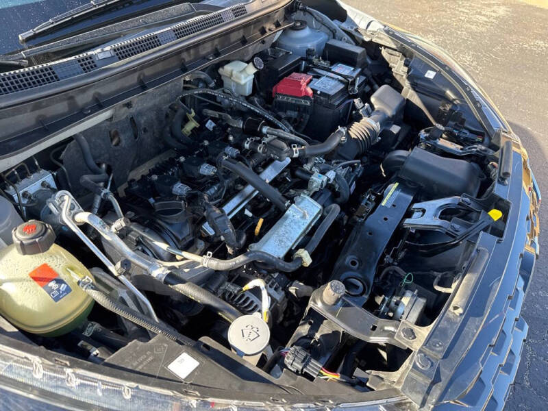 2022 Nissan Kicks SR