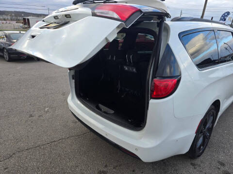 2020 Chrysler Pacifica Touring