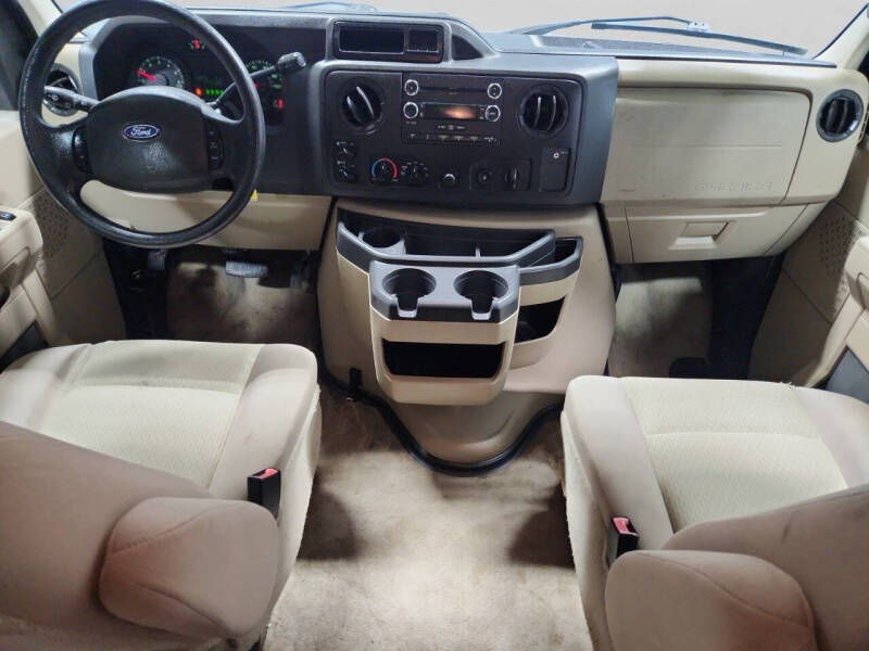2011 Ford E-Series E-350 SD XLT